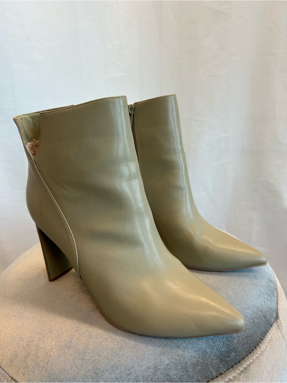 H Halston Herritage Women's beige brown Pointed Toe Ankle Boots Sz 10